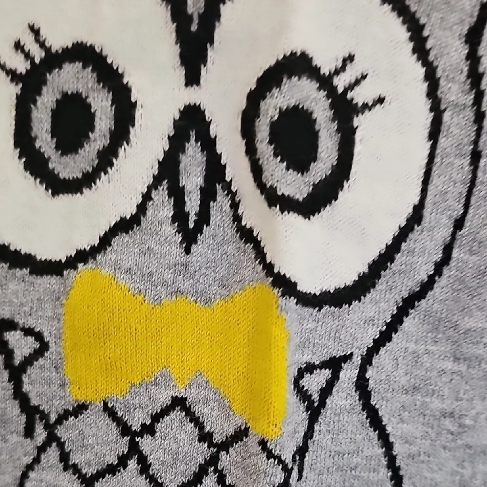 Old Navy Gray Owl Girls Sweater Size Medium